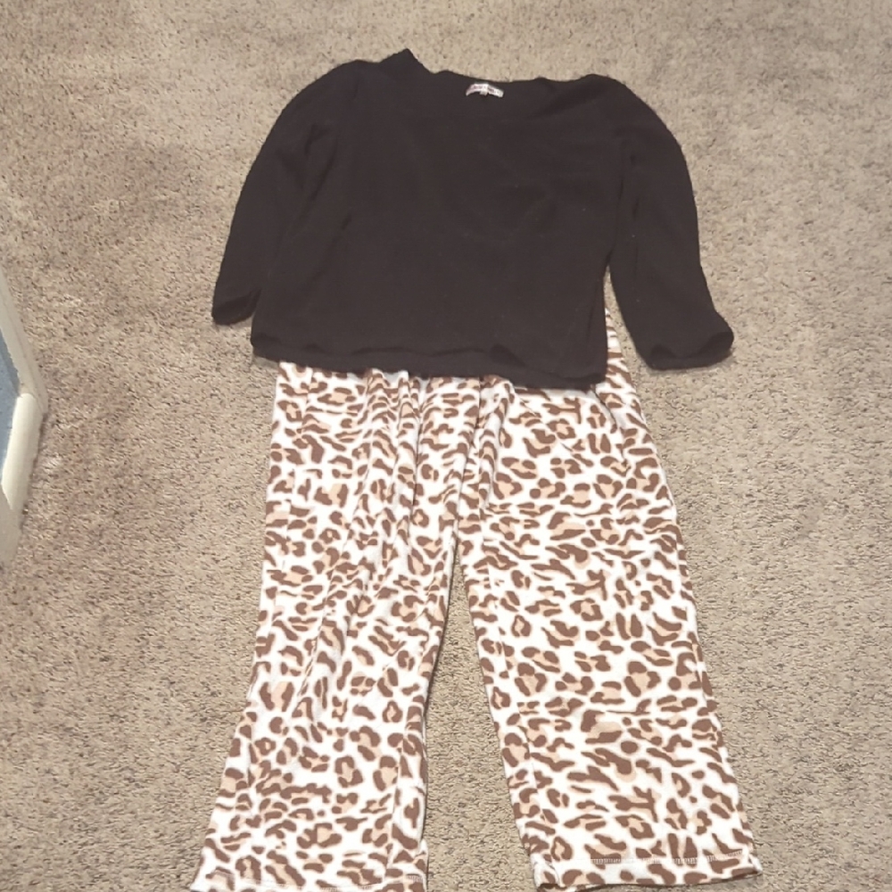 Dearfoams Black Top with Leopard Print Pajama Set